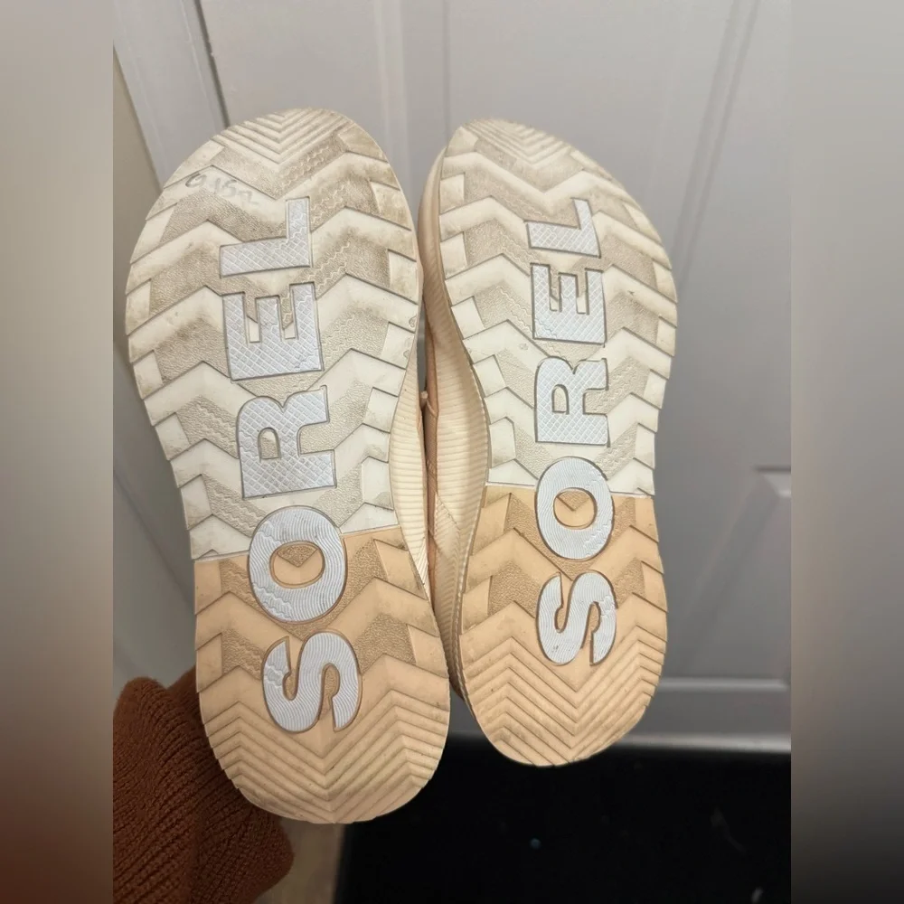 Sorel Out And About Low Sneaker III Pink women’s Size 8 Outdoor Gorpcore Casual